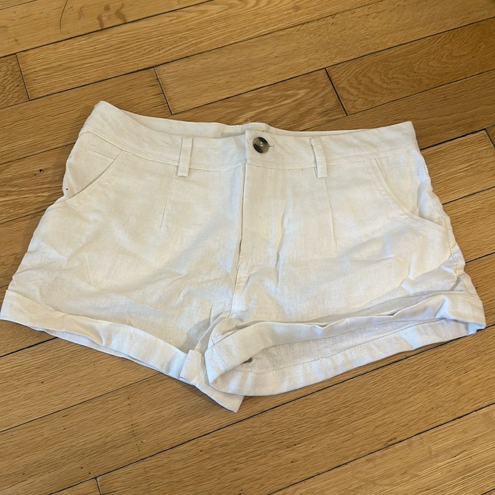 NWOT White linen shorts